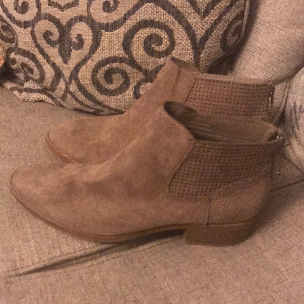 🌼 DV Ankle boots size 10